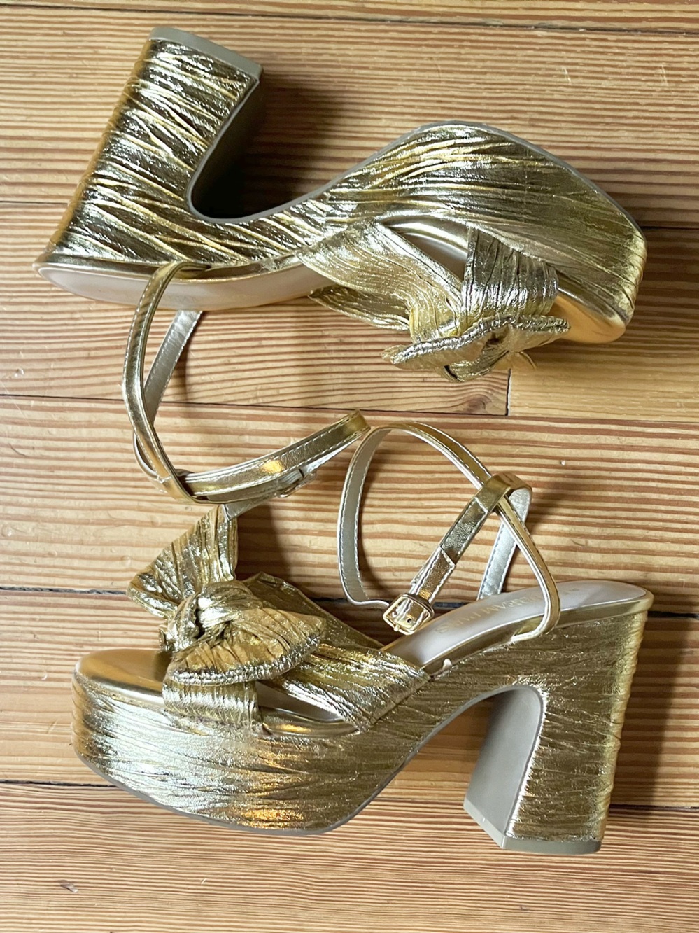 NWOB Dream Pairs Platform
Pleated Bow Ankle Strap Sandals in Gold Sz 6 - Picture 10 of 16